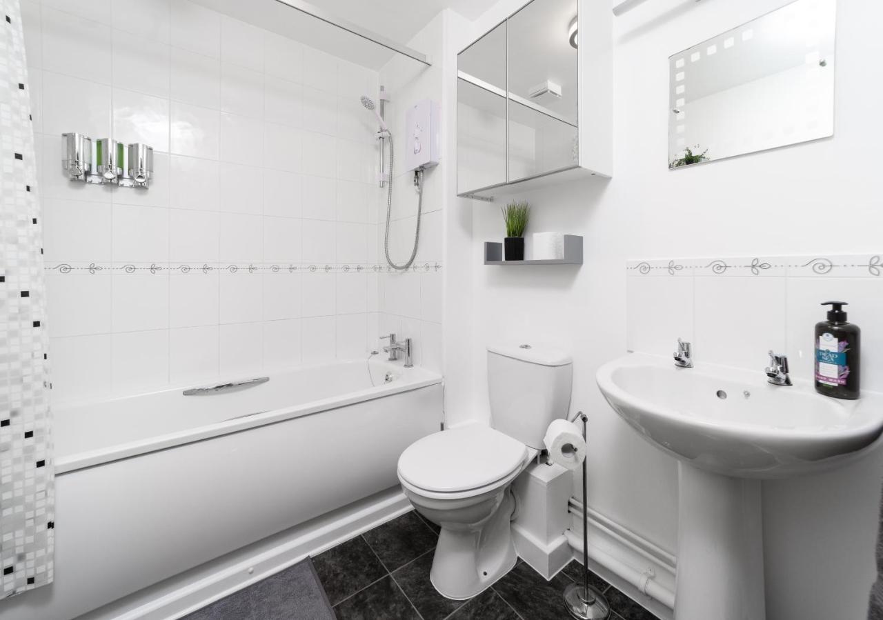 Charming 2Br Ground Floor Flat In Sholing, 11 Mins From City Centre - Recently Set Up With Love Southampton Exterior photo