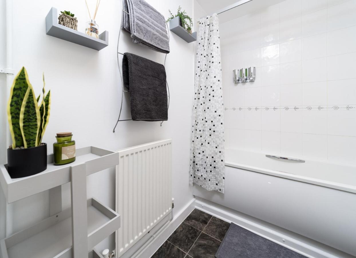 Charming 2Br Ground Floor Flat In Sholing, 11 Mins From City Centre - Recently Set Up With Love Southampton Exterior photo
